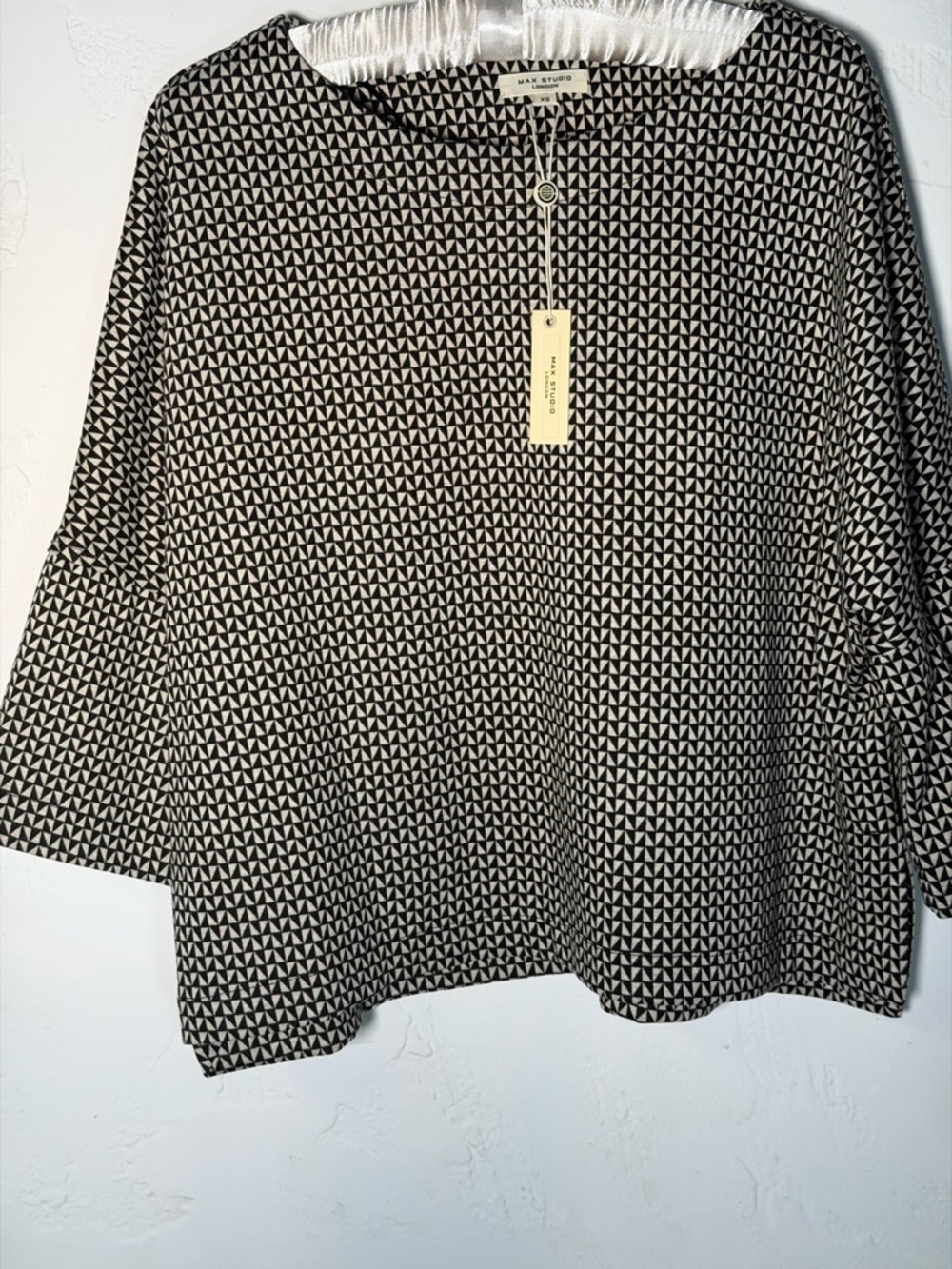 Max Studio Black and Cream Triangle-Print Top 3/4 sleeves box style - perfect - Picture 2 of 16